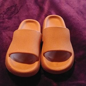 Women's lug sole sandle